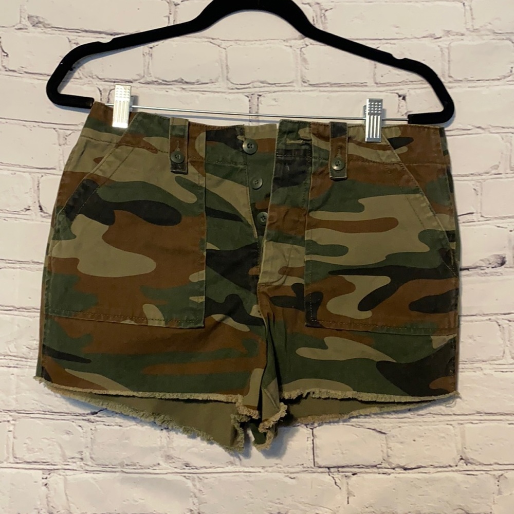 Women’s Army Print Shorts...Sz 28...Cutoffs